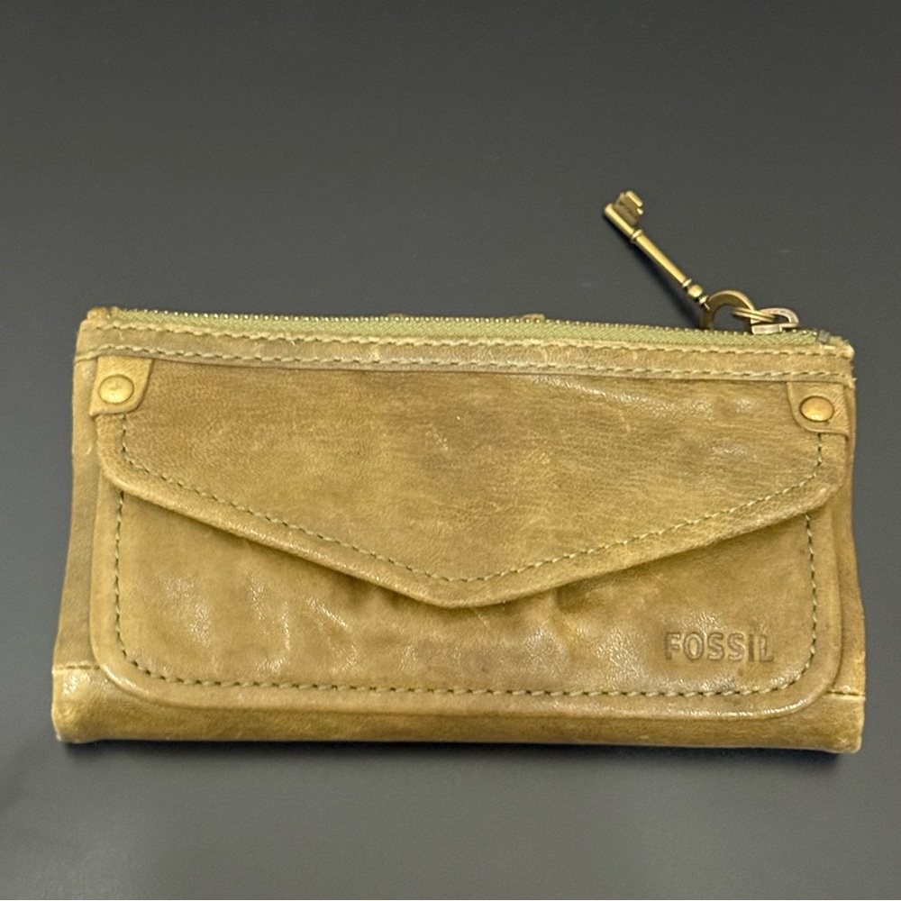 Vintage FOSSIL Olive Green Soft Pebbled Distressed Leather Bifold Wallet